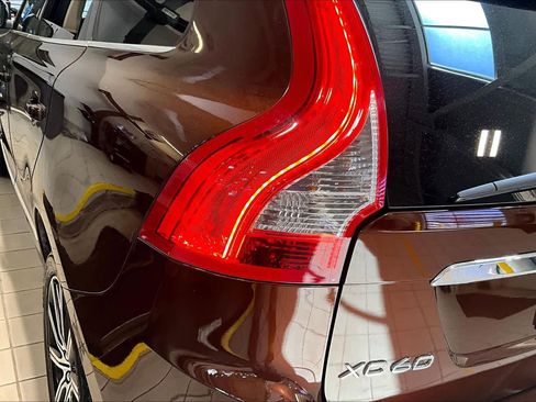 Used 2017 Volvo XC60 T6 Inscription w/ Climate Package AWD/4WD image 27