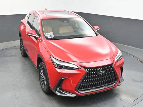 Used 2025 Lexus NX 250 FWD w/ Towing Package (2000 Lbs) image 32
