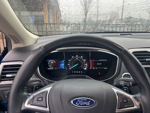 Used 2017 Ford Fusion SE w/ Fusion SE Technology Package image 12