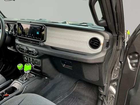 Used 2024 Jeep Wrangler Unlimited AWD/4WD image 25