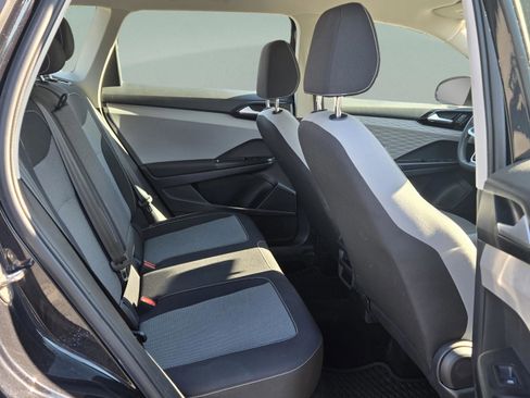 Used 2022 Volkswagen Taos S image 16