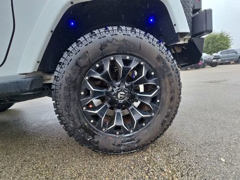 Used 2016 Jeep Wrangler Sahara w/ Connectivity Group image 31