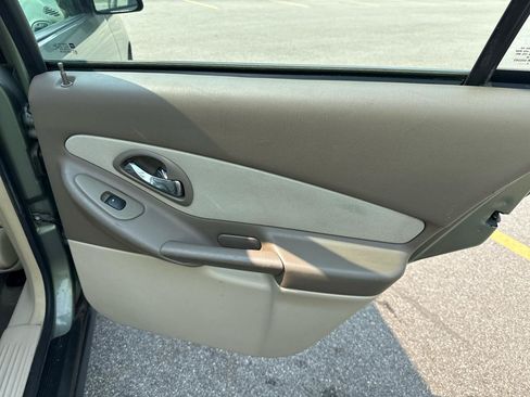 Used 2005 Chevrolet Malibu LS w/ Preferred Equipment Group FWD image 17