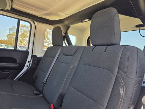 Used 2024 Jeep Wrangler Unlimited Sahara AWD/4WD image 15