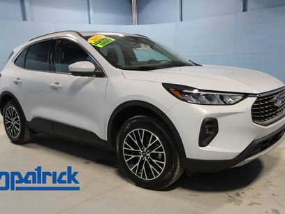 Used 2025 Ford Escape SE w/ Class II Trailer Tow Package