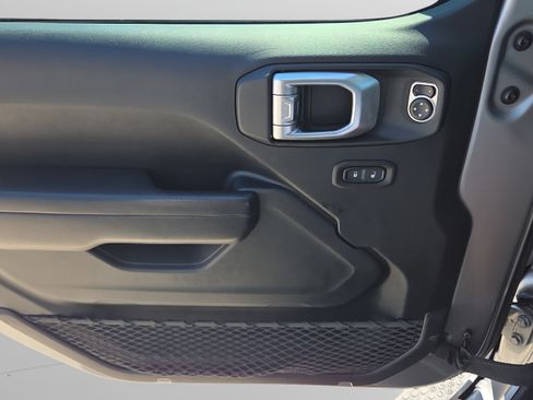 Used 2018 Jeep Wrangler Unlimited Sport S AWD/4WD image 33