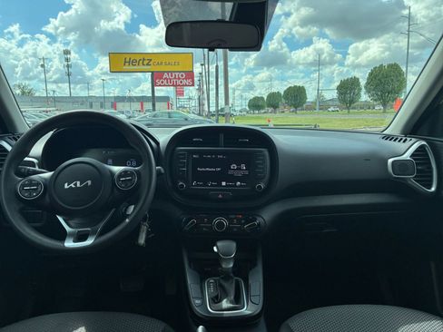 Used 2025 Kia Soul LX w/ LX Technology Package FWD image 31