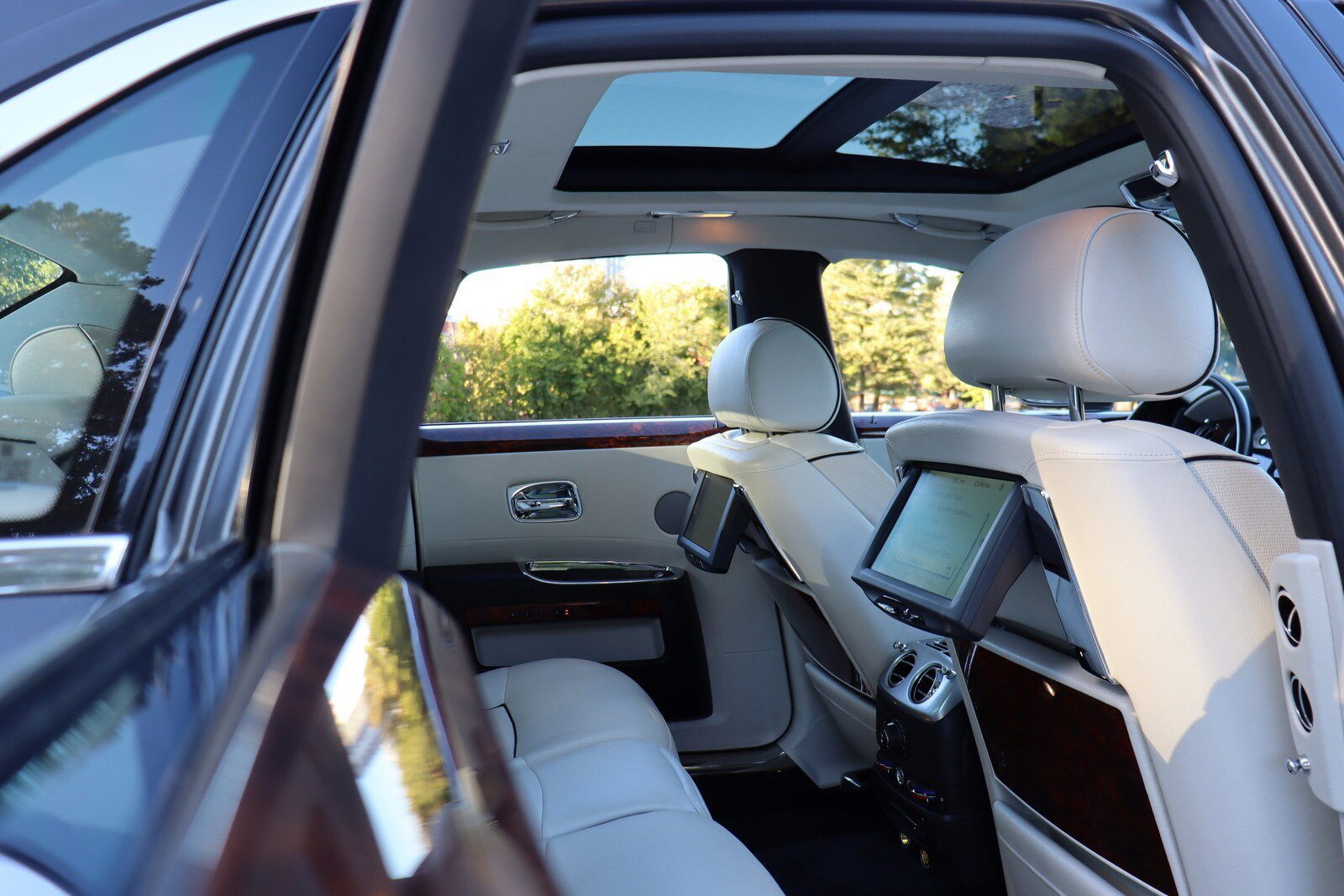 Used 2014 Rolls-Royce Ghost RWD image 25