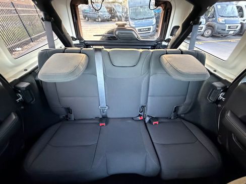 Used 2022 Jeep Wrangler Unlimited Sahara image 15