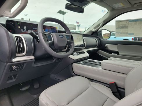 New 2025 Ford Expedition Active image 20