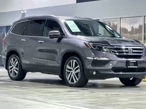 Used 2017 Honda Pilot Touring image 6