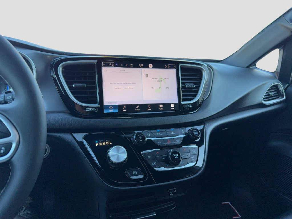 Used 2026 Chrysler Pacifica Select FWD image 18