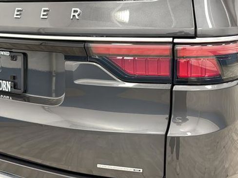 Used 2022 Jeep Wagoneer Series III image 36