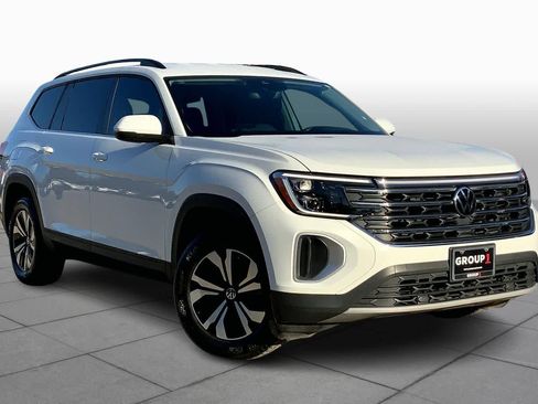 Certified 2024 Volkswagen Atlas SE image 3