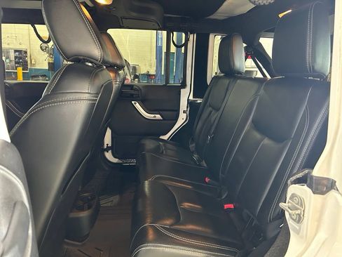Used 2015 Jeep Wrangler Unlimited Rubicon AWD/4WD image 28