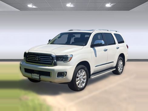 Used 2019 Toyota Sequoia Platinum AWD/4WD image 2