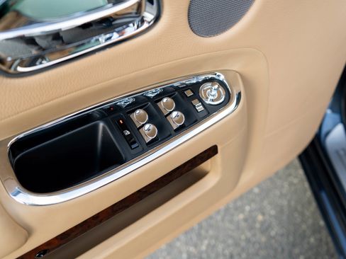 Used 2014 Rolls-Royce Ghost image 11