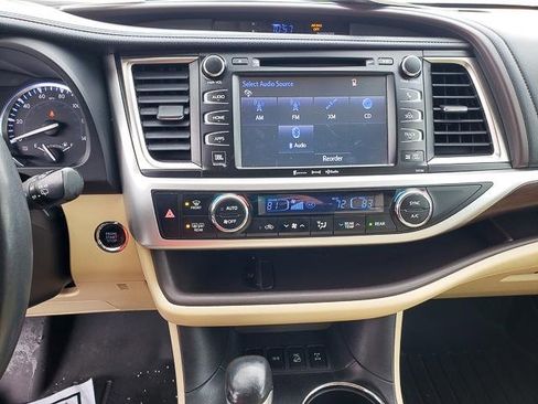 Used 2016 Toyota Highlander Limited image 14