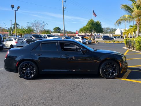 Used 2019 Chrysler 300 Touring w/ Sport Appearance Package image 5