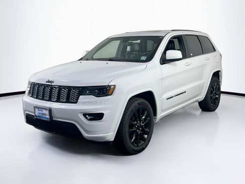 Used 2022 Jeep Grand Cherokee Laredo X image 1