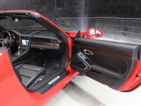 Used 2019 Porsche 911 Carrera w/ Sportdesign Package image 27