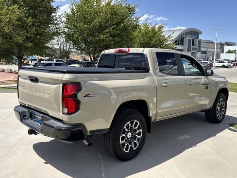 Used 2024 Chevrolet Colorado Z71 w/ Z71 Convenience Package 2 AWD/4WD image 5