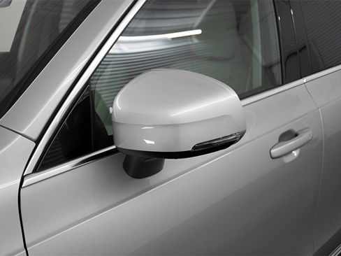 Certified 2025 Volvo XC90 T8 Plus w/ Protection Package Premier image 9