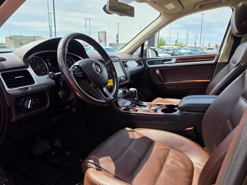 Used 2014 Volkswagen Touareg VR6 AWD/4WD image 9