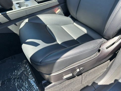 Used 2022 Tesla Model Y Long Range AWD/4WD image 16
