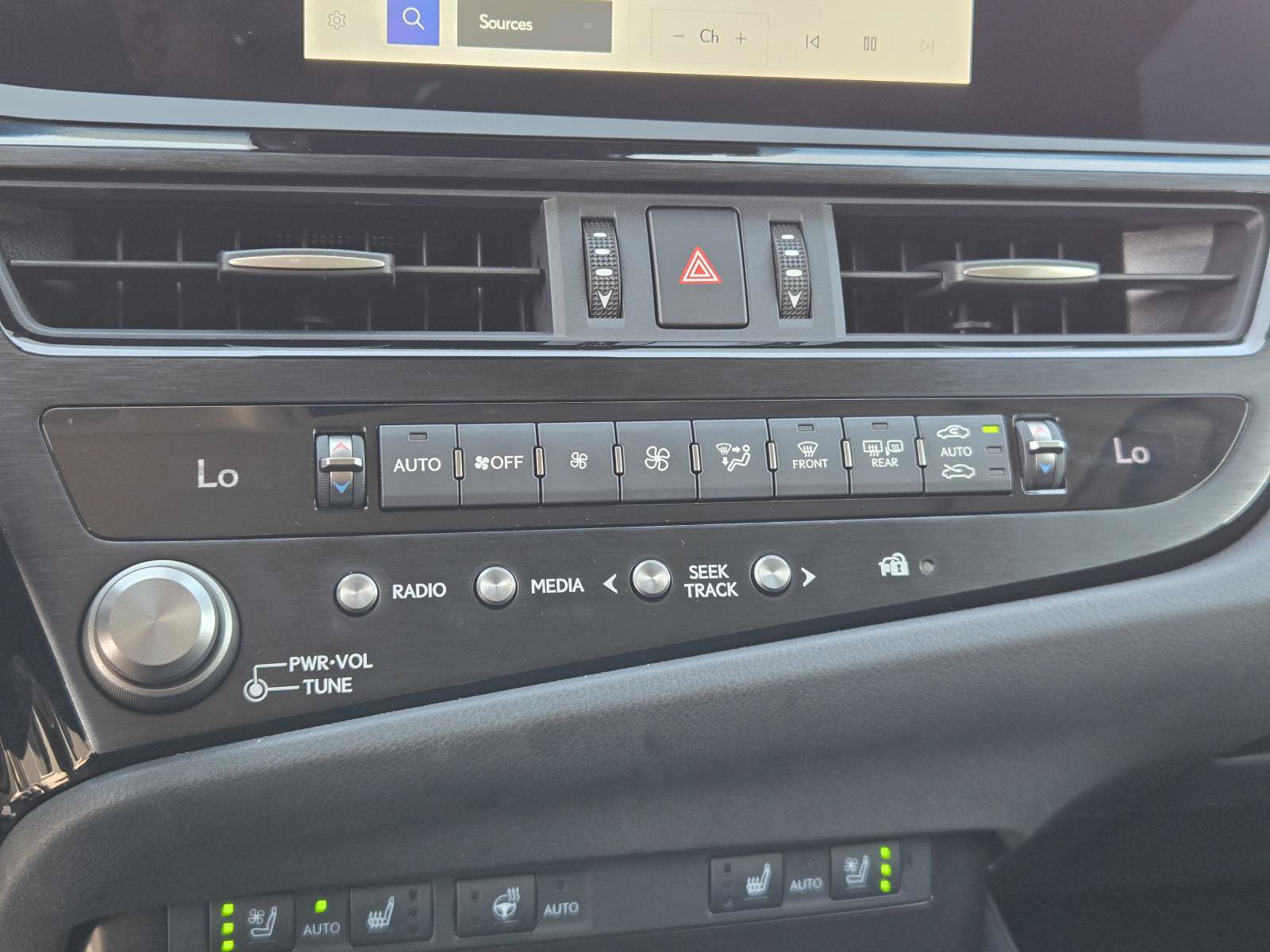 Used 2024 Lexus ES 350 w/ Premium Package FWD image 11
