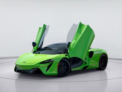 New 2026 McLaren Artura Spider RWD image 2