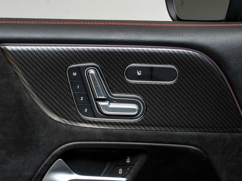 Used 2024 Mercedes-Benz GLB 250 image 39