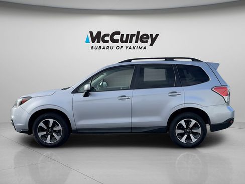 Used 2017 Subaru Forester 2.5i Premium w/ Popular Package #2A AWD/4WD image 3