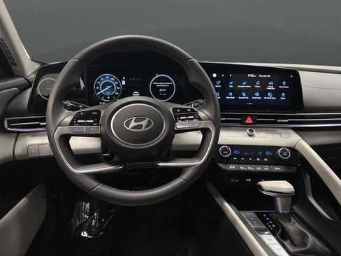 Used 2024 Hyundai Elantra Limited image 5