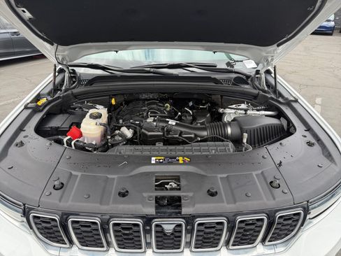 Used 2023 Jeep Grand Cherokee Limited w/ Luxury Tech Group II RWD image 20