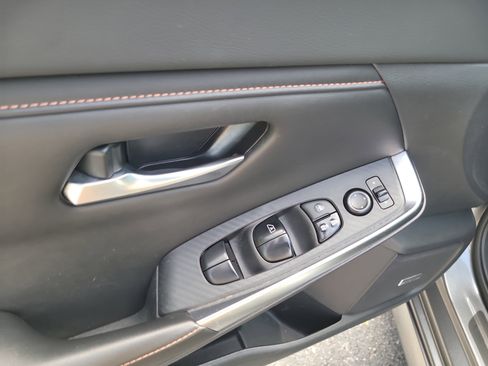 Used 2020 Nissan Sentra SR w/ Premium Package image 17