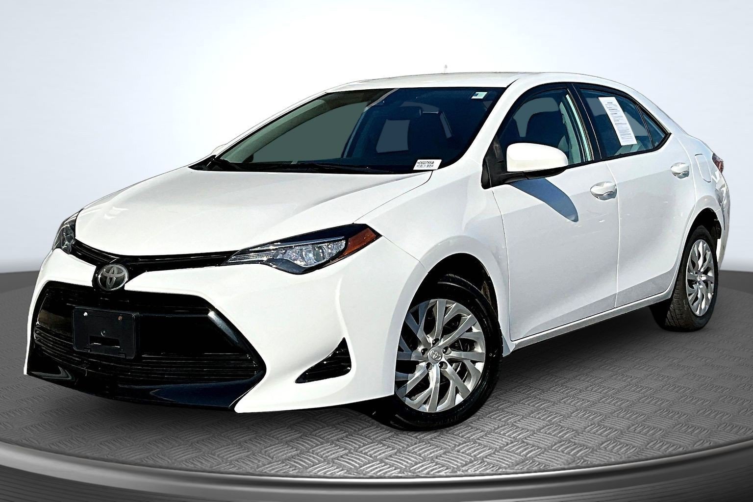 Used 2017 Toyota Corolla LE FWD image 1