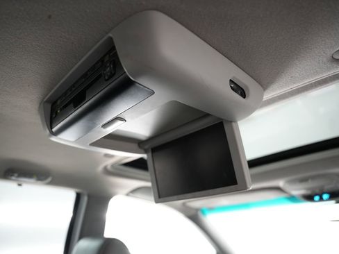 Used 2010 Toyota Sienna XLE Limited image 40