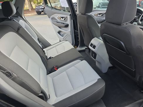 Used 2023 GMC Terrain SLE AWD/4WD image 11