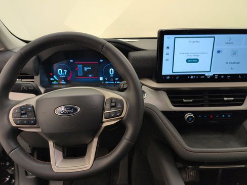Used 2025 Ford Explorer Active RWD image 16