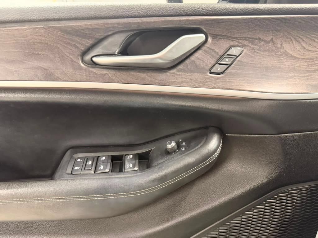 Used 2023 Jeep Grand Cherokee L Limited AWD/4WD image 20