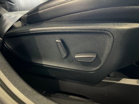 Used 2020 Ford Escape Titanium image 16