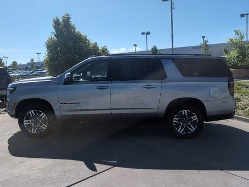 Used 2025 Chevrolet Suburban Z71 AWD/4WD image 4