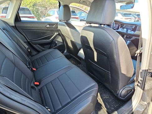 Used 2022 Volkswagen Jetta SE w/ Panoramic Sunroof Package image 16