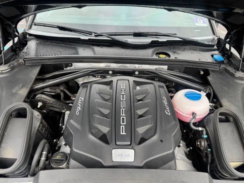 Used 2015 Porsche Macan Turbo w/ Sport Chrono Package AWD/4WD image 11