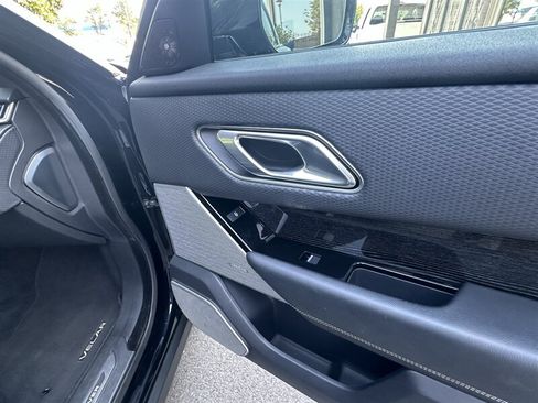Used 2018 Land Rover Range Rover Velar S AWD/4WD image 28