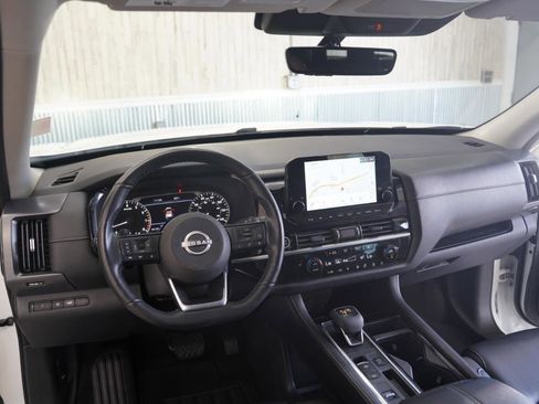 Used 2023 Nissan Pathfinder SL w/ Lighting Package (N92) FWD image 11