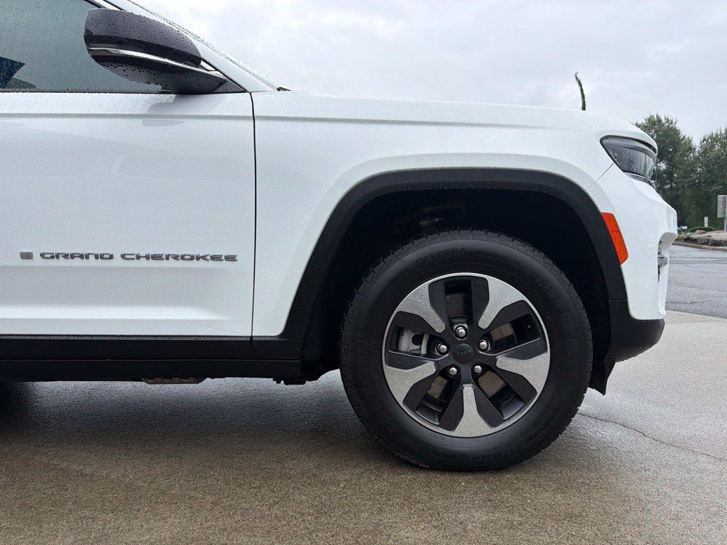 Used 2024 Jeep Grand Cherokee Limited 4xe AWD/4WD image 32
