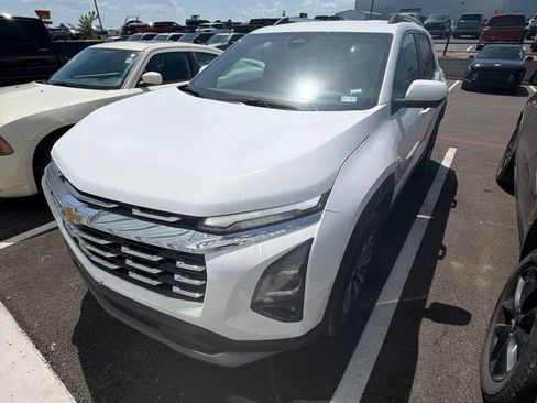 Used 2025 Chevrolet Equinox LT w/ Convenience Package II AWD/4WD image 1