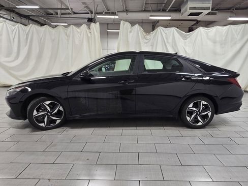 Used 2023 Hyundai Elantra SEL w/ Convenience Package image 12